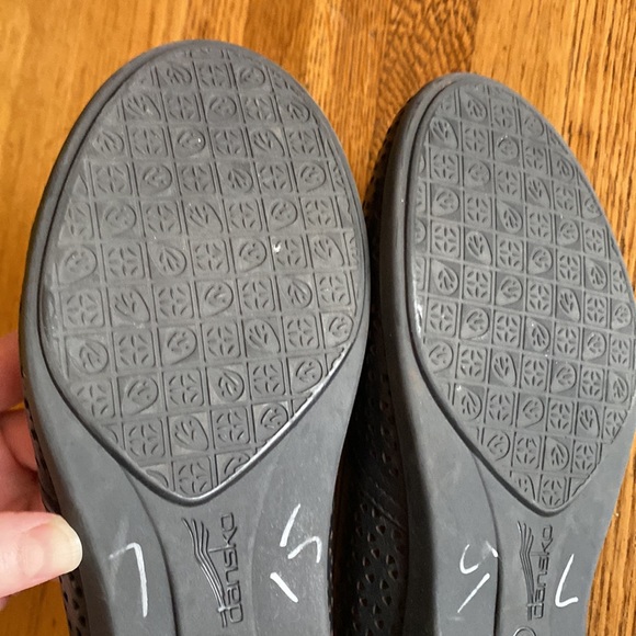 Dansko Neely Cut-Out Flats In black 6.5 - Picture 5 of 6